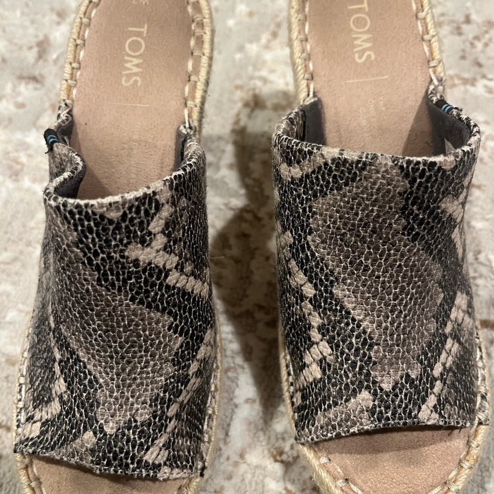Toms Snake-Print Slip-On sandals